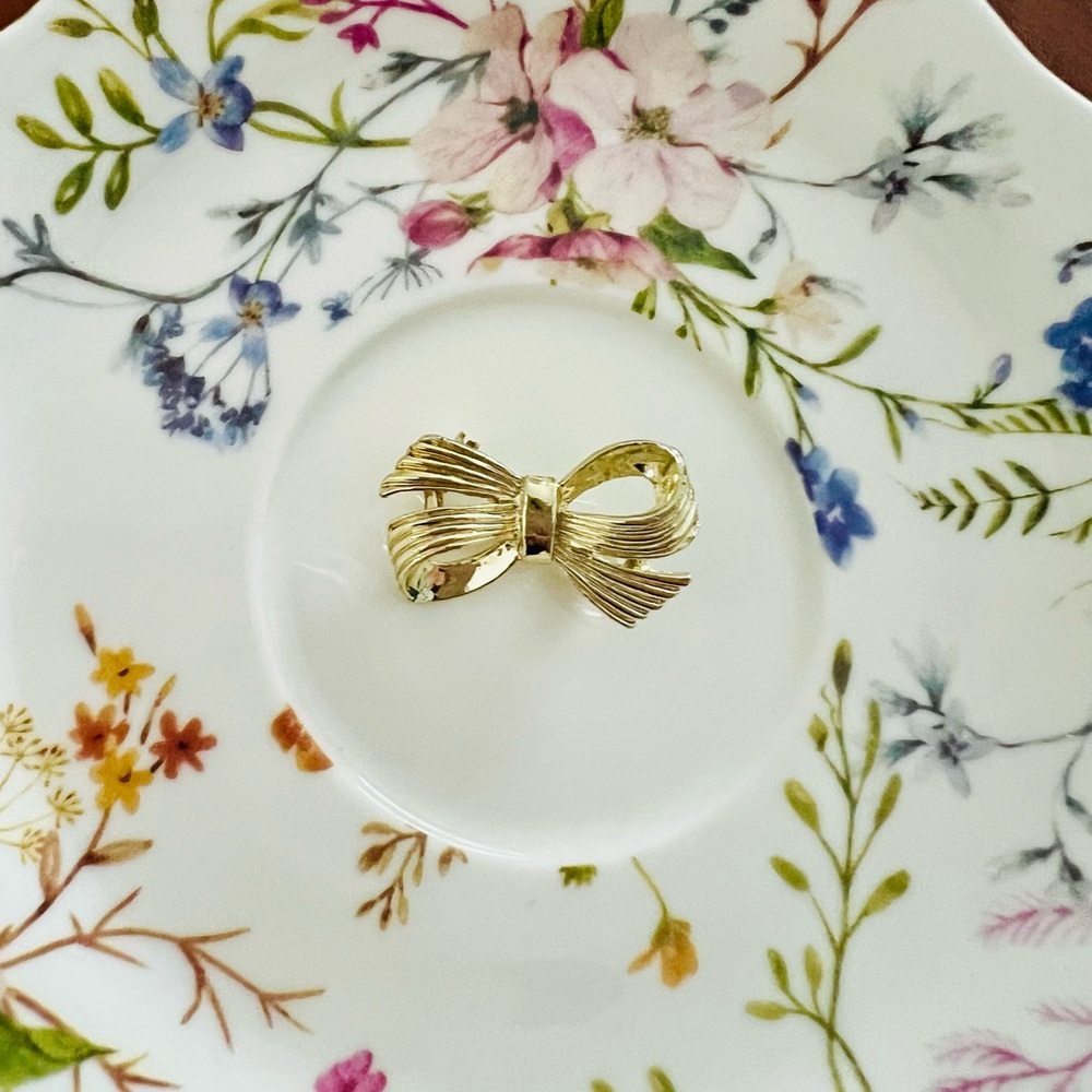 Vintage Gold Bow Brooch Signed Gerry